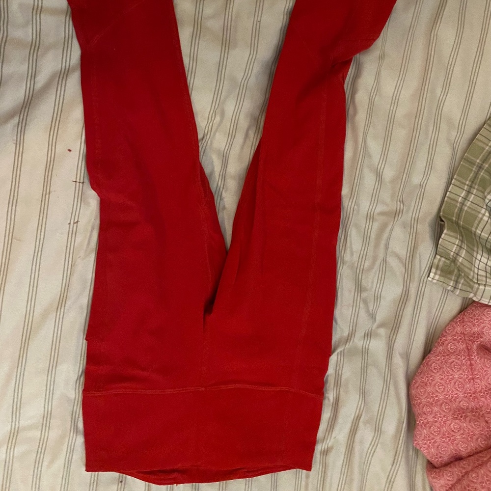 Red lululemon leggings size 4 with pockets